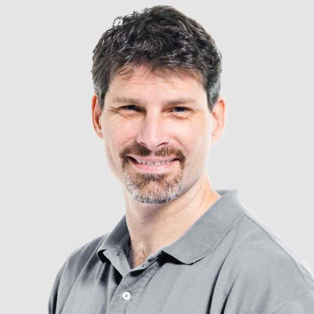 https://www.specialist-drone-services.co.uk/wp-content/uploads/2018/01/team_08-640x640.jpg